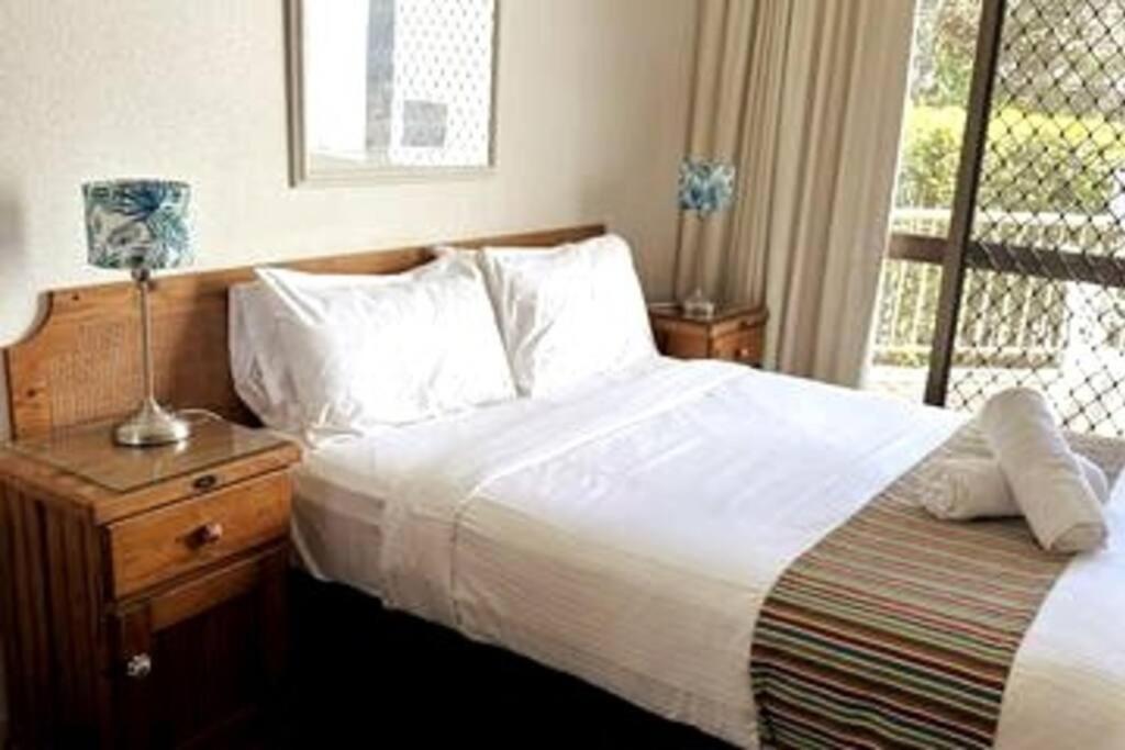 2 Bedroom Ocean View - Alexandria Apartments -Alexandra Headland マルーチードール エクステリア 写真